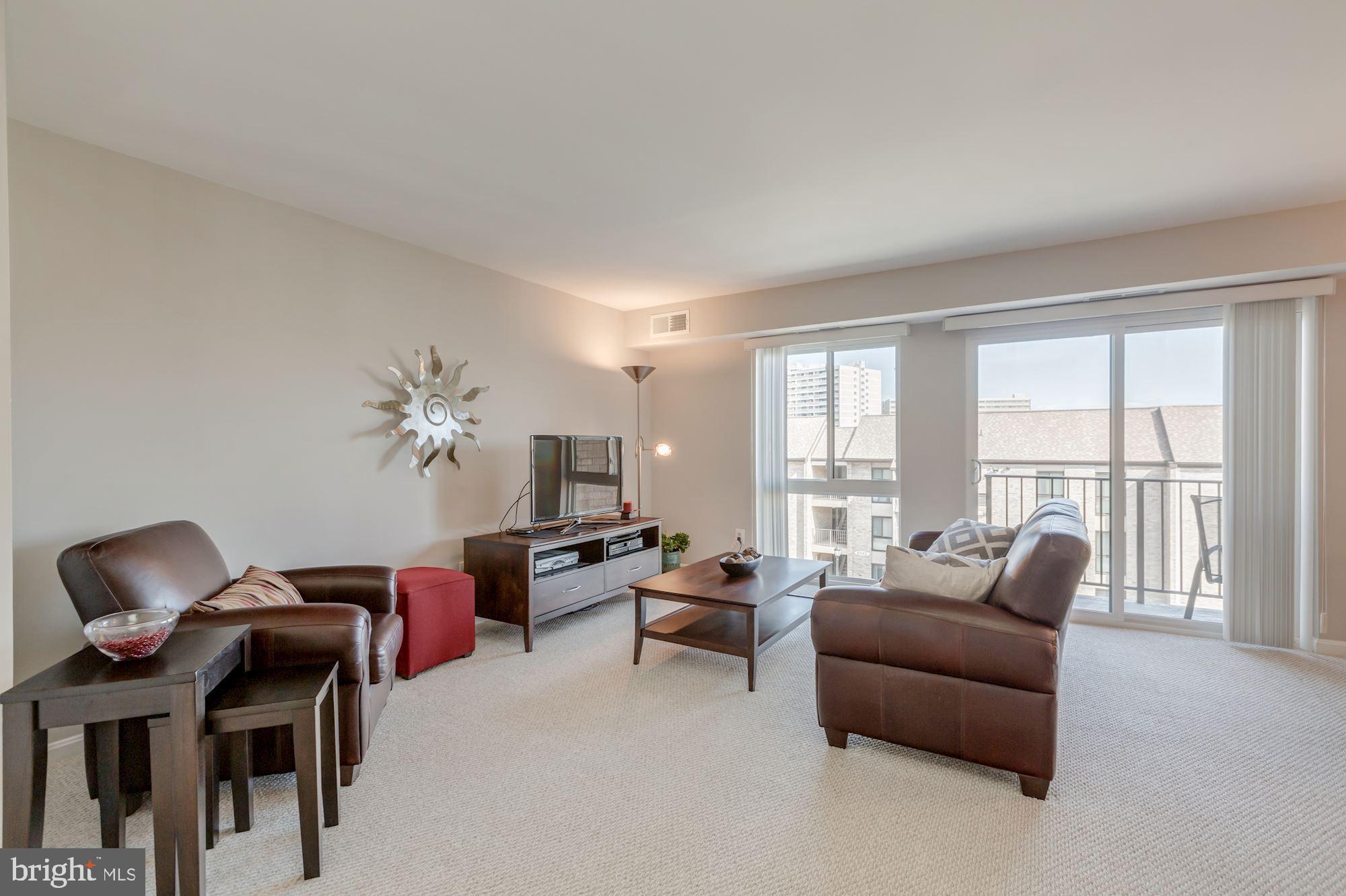 6153 Edsall Road, Unit J Alexandria, VA 22304 - Photo 3 of 17 Living Room