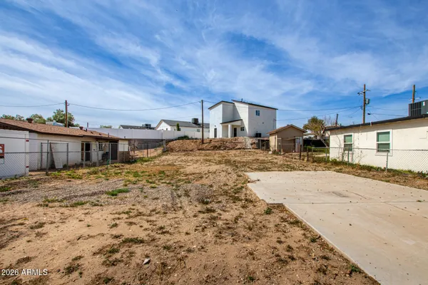 a house view with a outdoor space