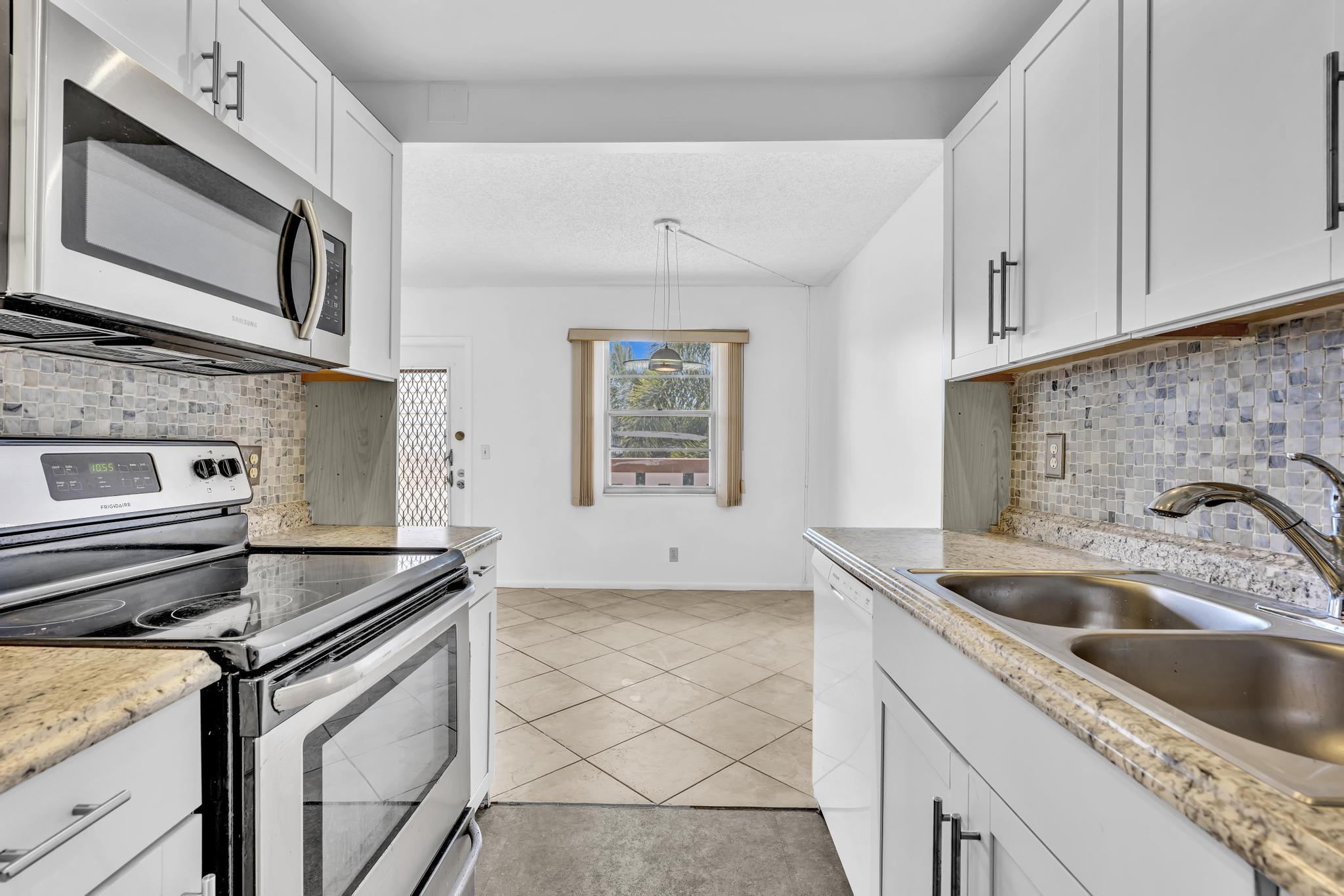 3076 Cornwall East Boca Raton, FL 33434 - Photo 11 of 59 FPP00116