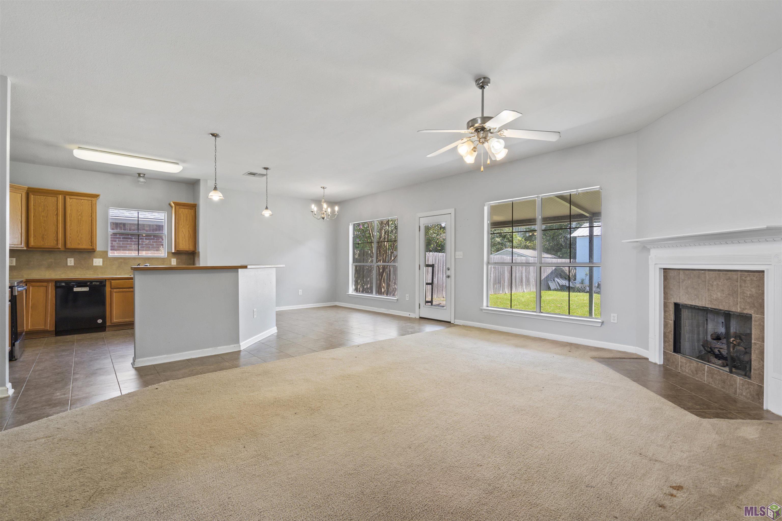 10040 Park Ridge Drive Denham Springs, LA 70706 - Photo 2 of 17