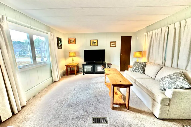 $124,900 | 5 Plainfield Lane, Nashua, NH 03062