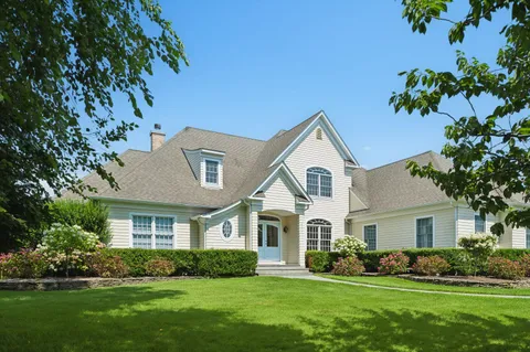 $3,200,000 | 2675 Laurel Trail, Laurel, NY 11948