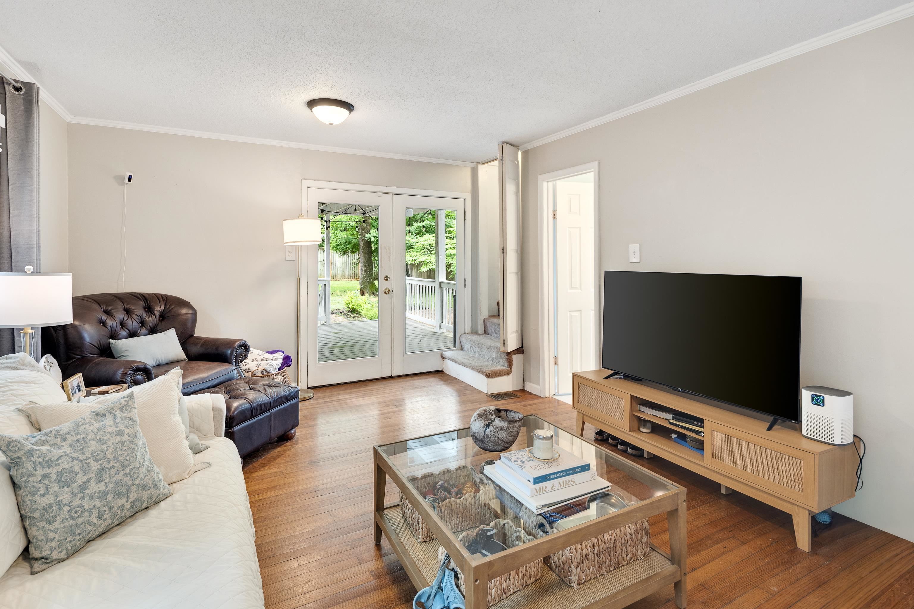 555 South Holmes Street Memphis, TN 38111 - Photo 14 of 40 a living room with furniture and a flat screen tv