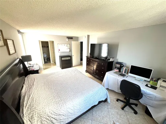 $2,200 | 737 Southeast 1st Way, Unit 302, Deerfield Beach, FL 33441