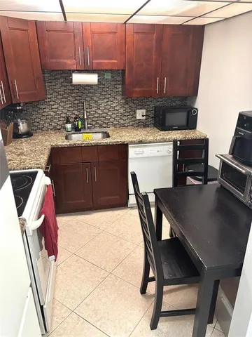 $2,200 | 737 Southeast 1st Way, Unit 302, Deerfield Beach, FL 33441