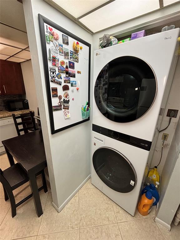 737 Southeast 1st Way, Unit 302 Deerfield Beach, FL 33441 - Photo 10 of 21 a utility room with dryer and washer
