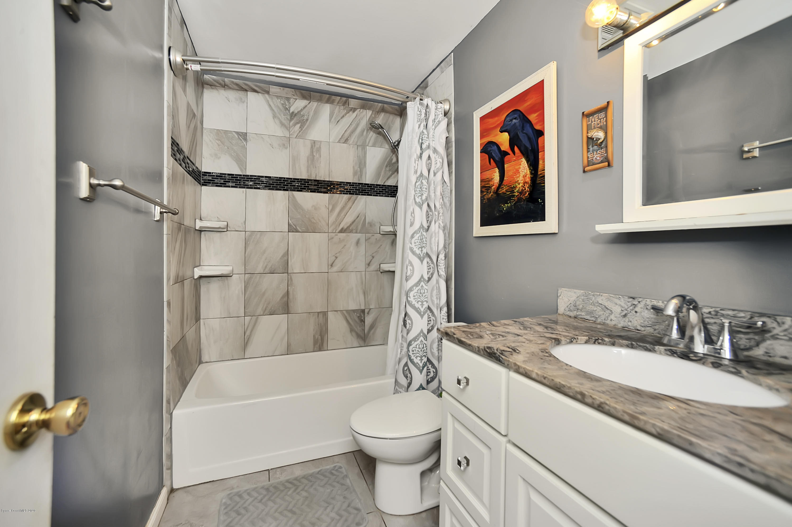 2803 Rheims Avenue Melbourne, FL 32935 - Photo 13 of 18 Guest Bath