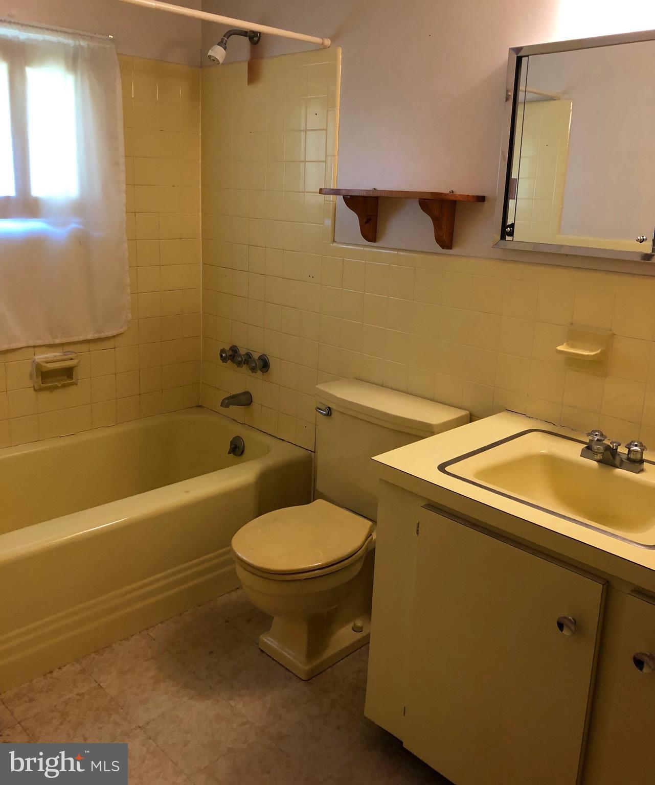 75 Firtree Road Levittown, PA 19056 - Photo 8 of 15 Upper Bath