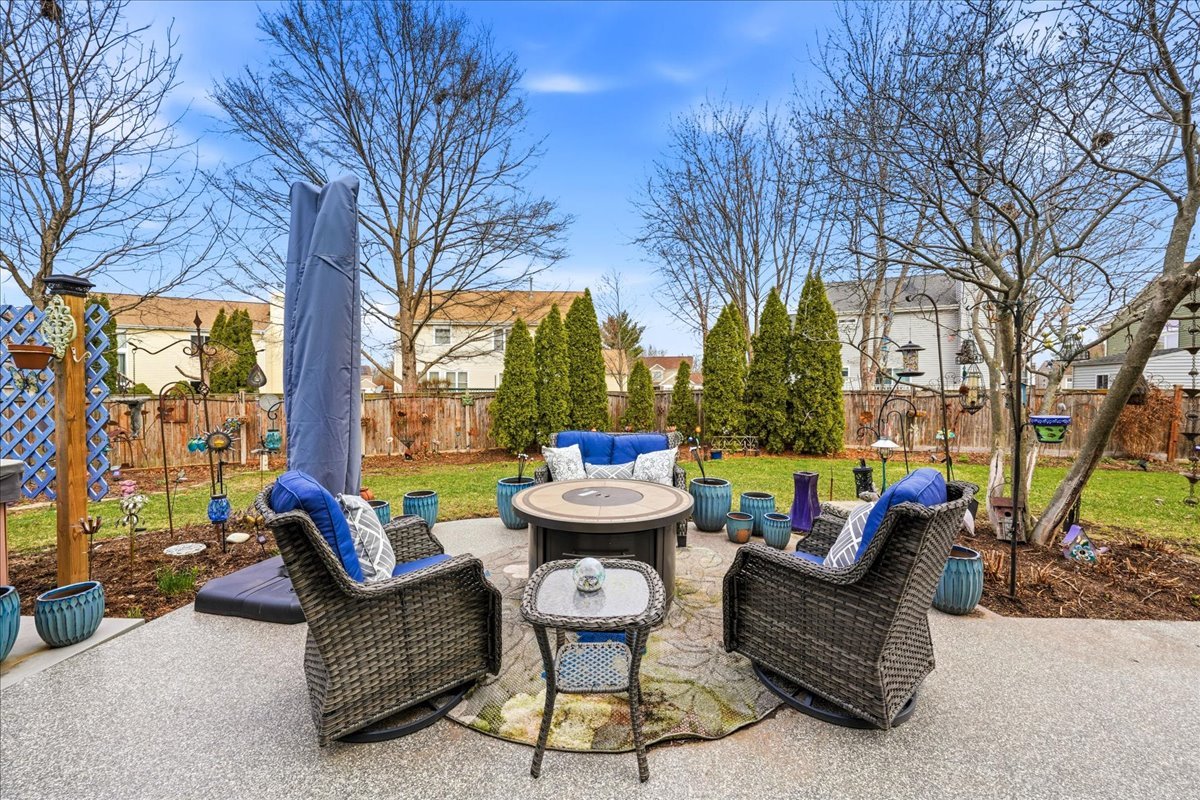 334 Clearview Circle Round Lake, IL 60073 - Photo 25 of 36 a building outdoor space with patio furniture
