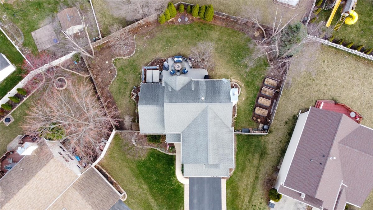 334 Clearview Circle Round Lake, IL 60073 - Photo 31 of 36 an aerial view of a house with a yard