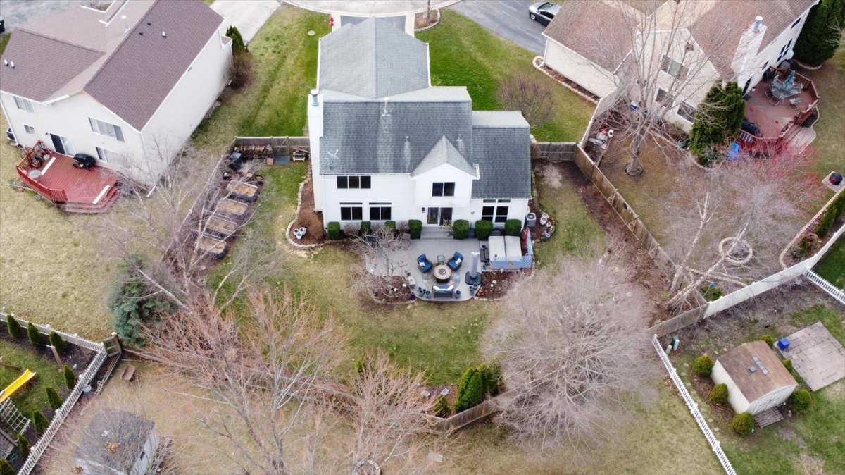334 Clearview Circle Round Lake, IL 60073 - Photo 32 of 36 an aerial view of a house with a yard