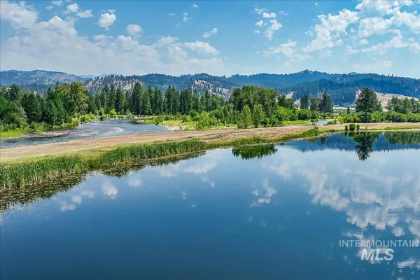 $679,900 | 35 Wapiti Ct Garden Valley, Garden Valley, ID 83622