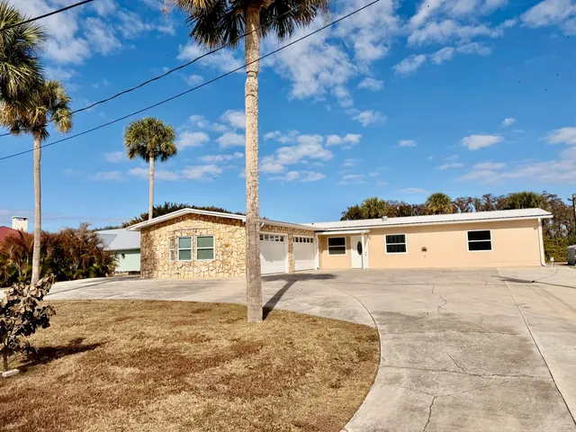 a view of a house with a backyard