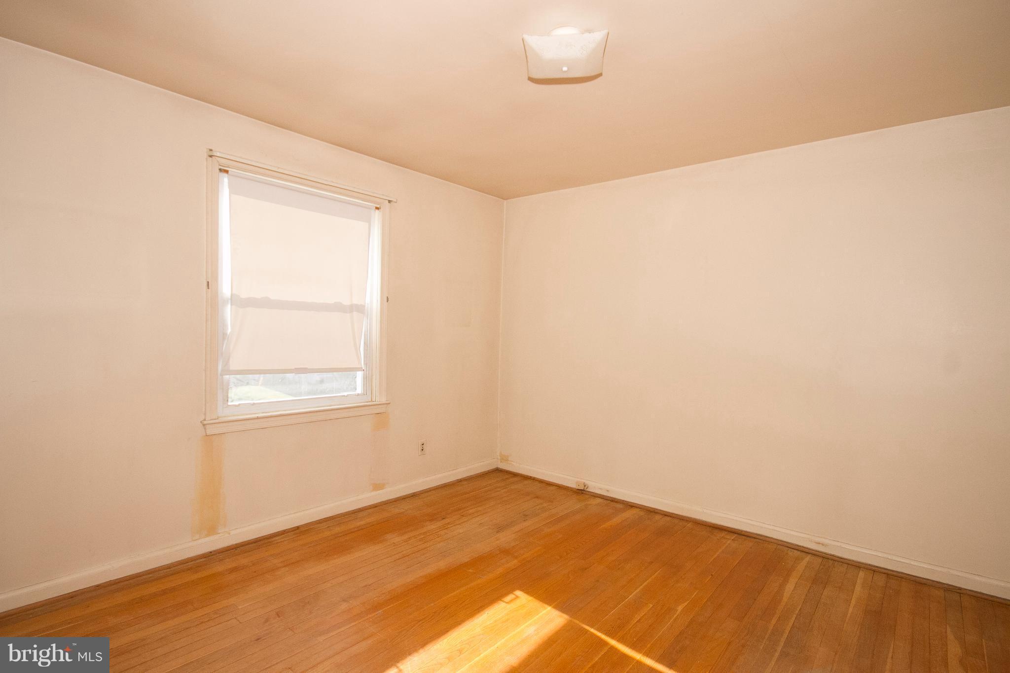 136 Garden Ridge Road Baltimore, MD 21228 - Photo 11 of 25 an empty room with a window