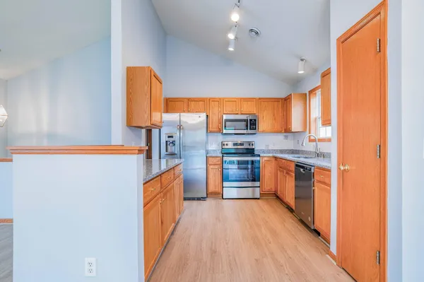 $2,850 | 916 Parkside Boulevard, Hopkins, MN 55343