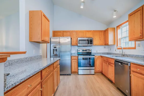 $2,850 | 916 Parkside Boulevard, Hopkins, MN 55343