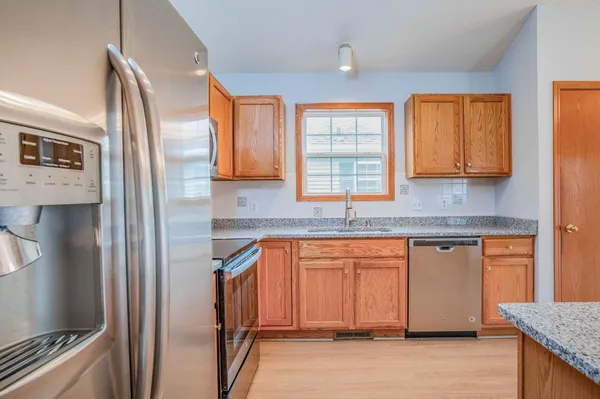 $2,850 | 916 Parkside Boulevard, Hopkins, MN 55343