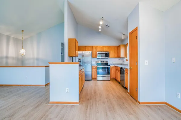 $2,850 | 916 Parkside Boulevard, Hopkins, MN 55343