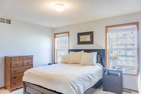 $2,850 | 916 Parkside Boulevard, Hopkins, MN 55343
