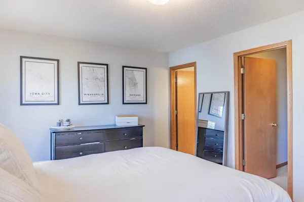 $2,850 | 916 Parkside Boulevard, Hopkins, MN 55343