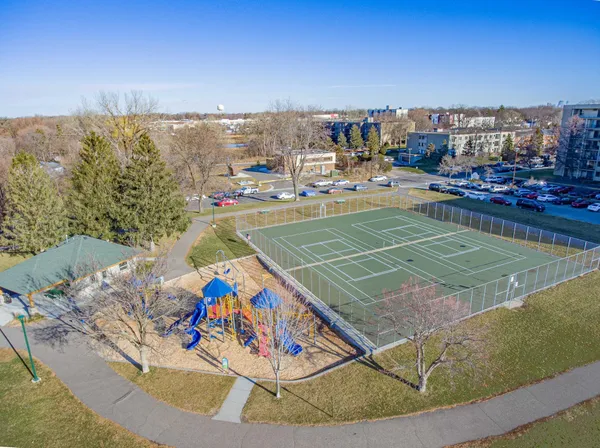 $2,850 | 916 Parkside Boulevard, Hopkins, MN 55343