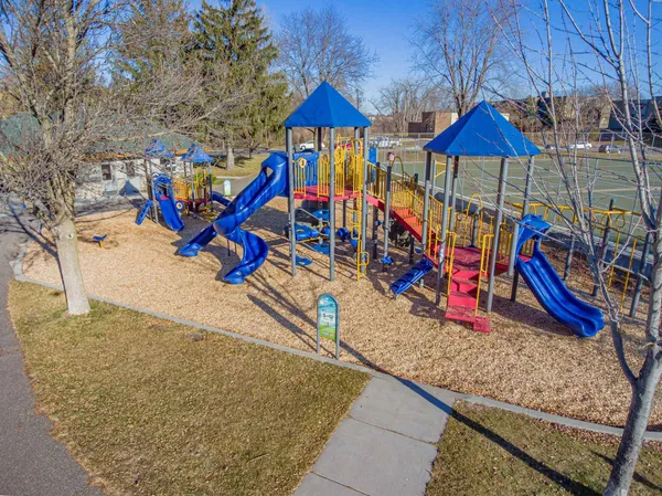 $2,850 | 916 Parkside Boulevard, Hopkins, MN 55343