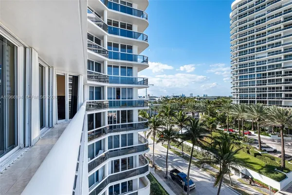 $1,300,000 | 9595 Collins Avenue, Unit N6J, Surfside, FL 33154