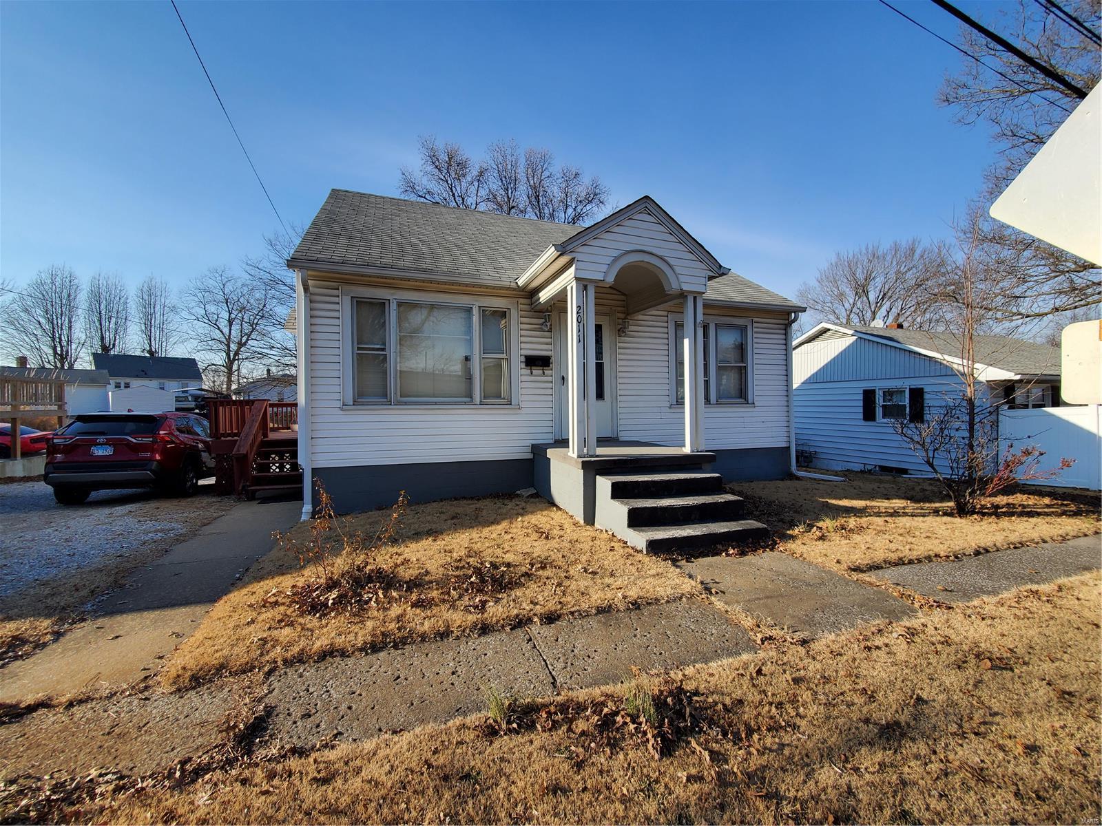 2011 State Street Chester, IL 62233 - Photo 1 of 27