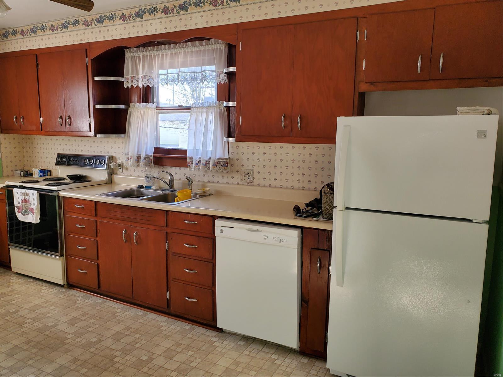 2011 State Street Chester, IL 62233 - Photo 7 of 27