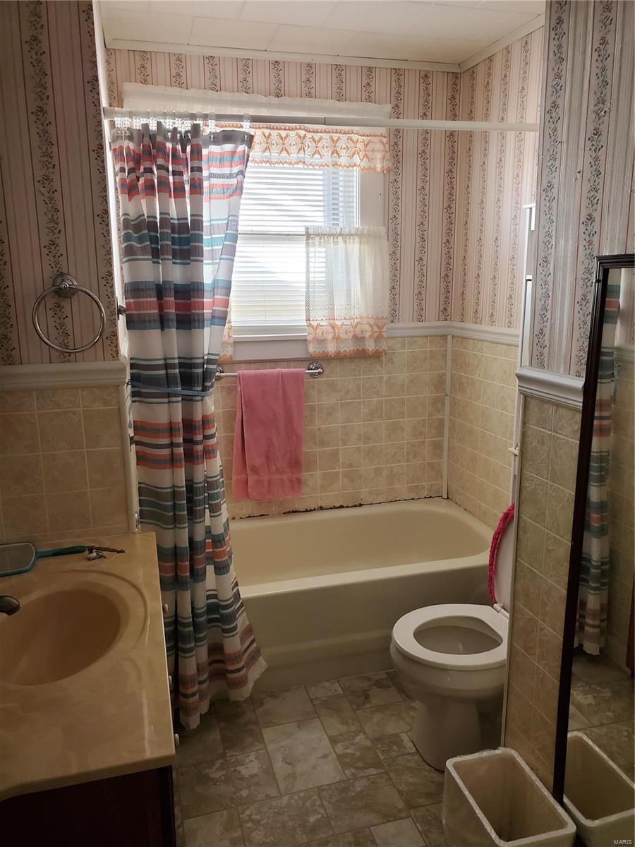 2011 State Street Chester, IL 62233 - Photo 8 of 27