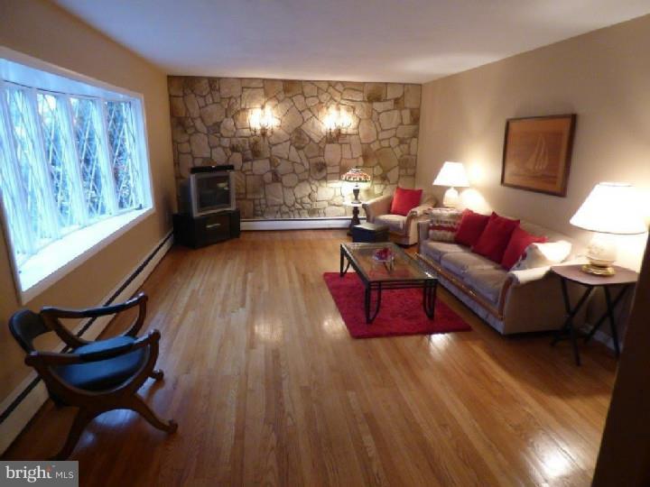 8 Cardinal Road Mercerville, NJ 08619 - Photo 3 of 25