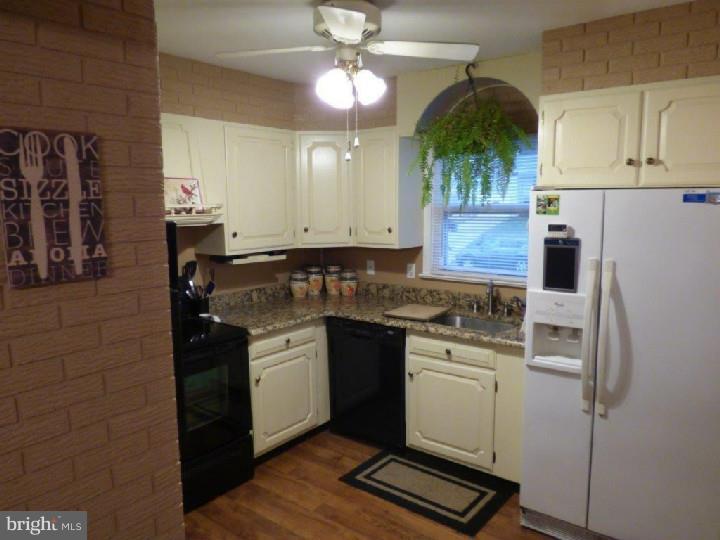 8 Cardinal Road Mercerville, NJ 08619 - Photo 5 of 25
