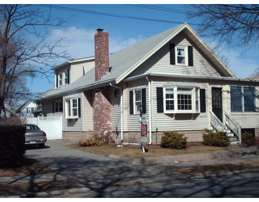 39 Richardson Road Lynn, MA 01904 - Photo 2 of 12 Gallery Image 2