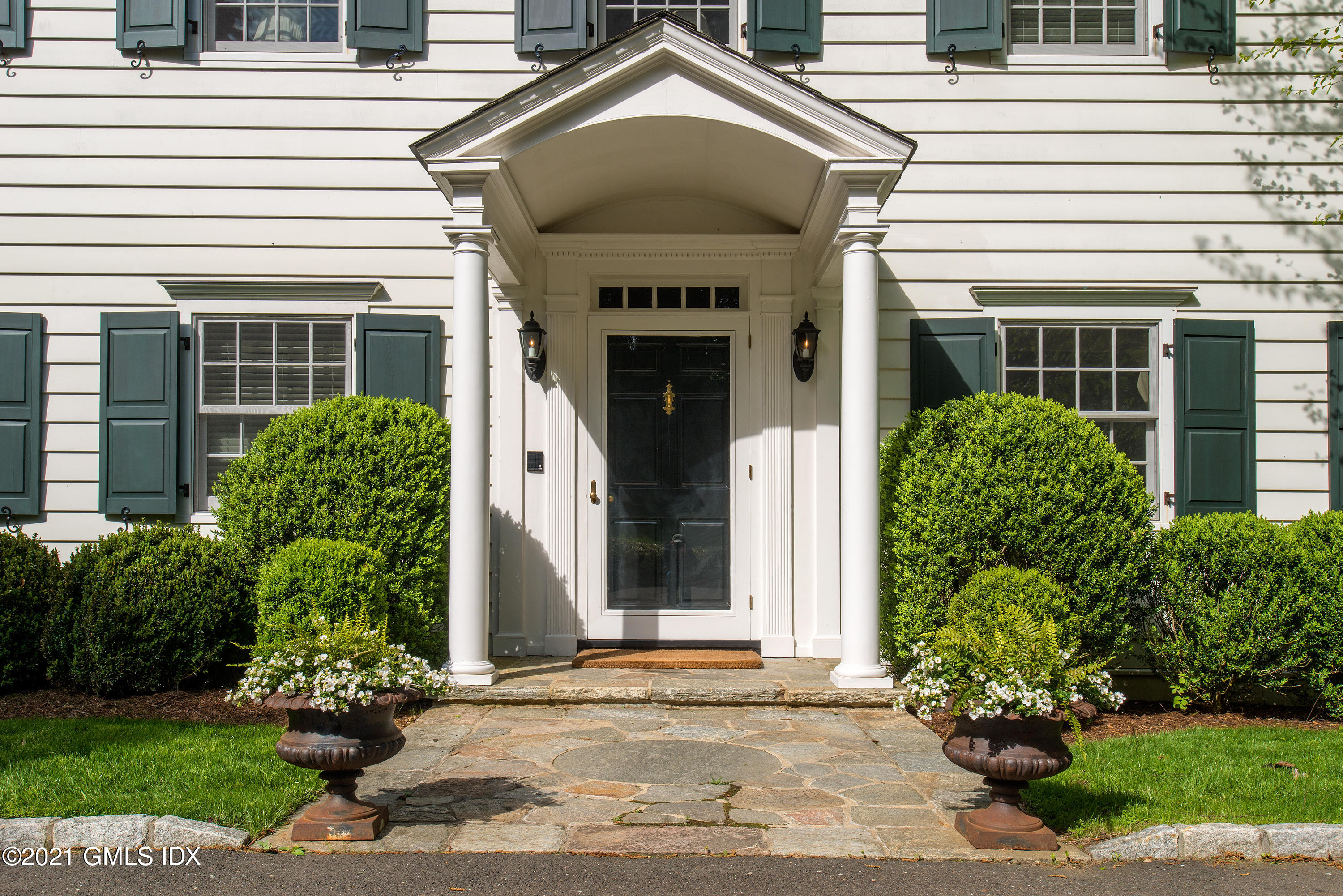 538 Round Hill Road Greenwich, CT 06831 - Photo 2 of 22 Detail Entry