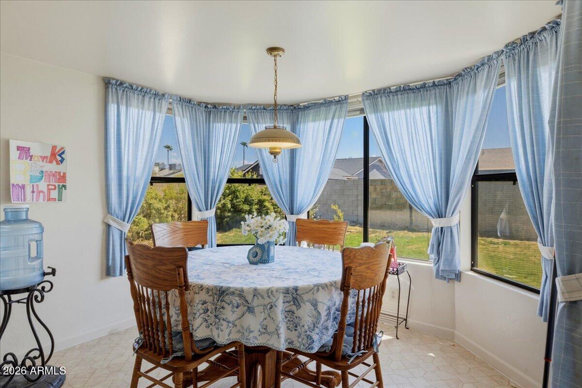 811 West Redfield Road Tempe, AZ 85283 - Photo 12 of 30 Breakfast Eating Area