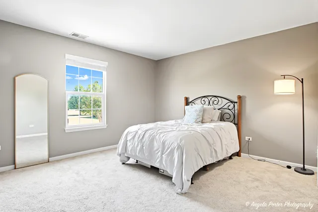 $265,000 | 507 Legend Lane, McHenry, IL 60050