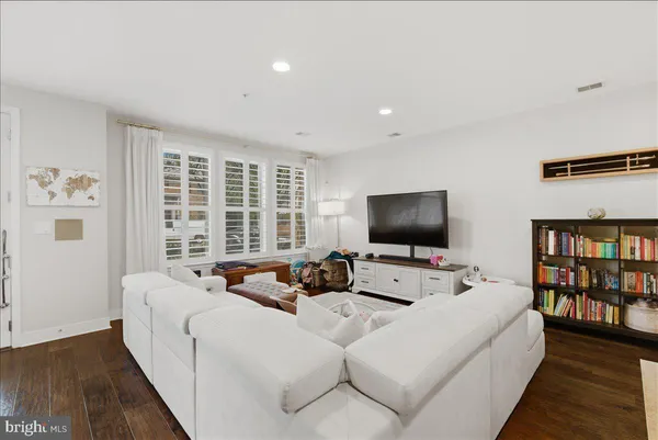 $5,000 | 1418 North Rhodes Street, Unit B107, Arlington, VA 22209