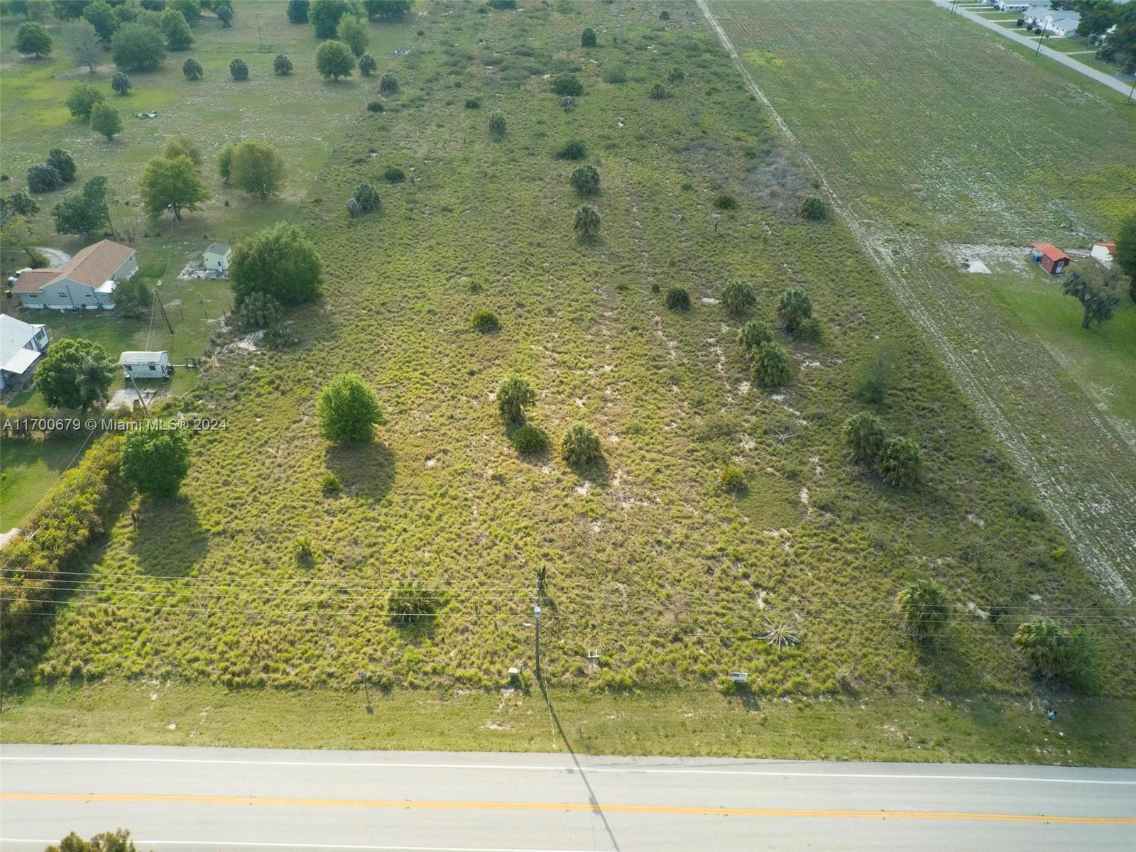 4007 Sparta Road Sebring, FL 33875 - Photo 9 of 10 a bathroom with a shower