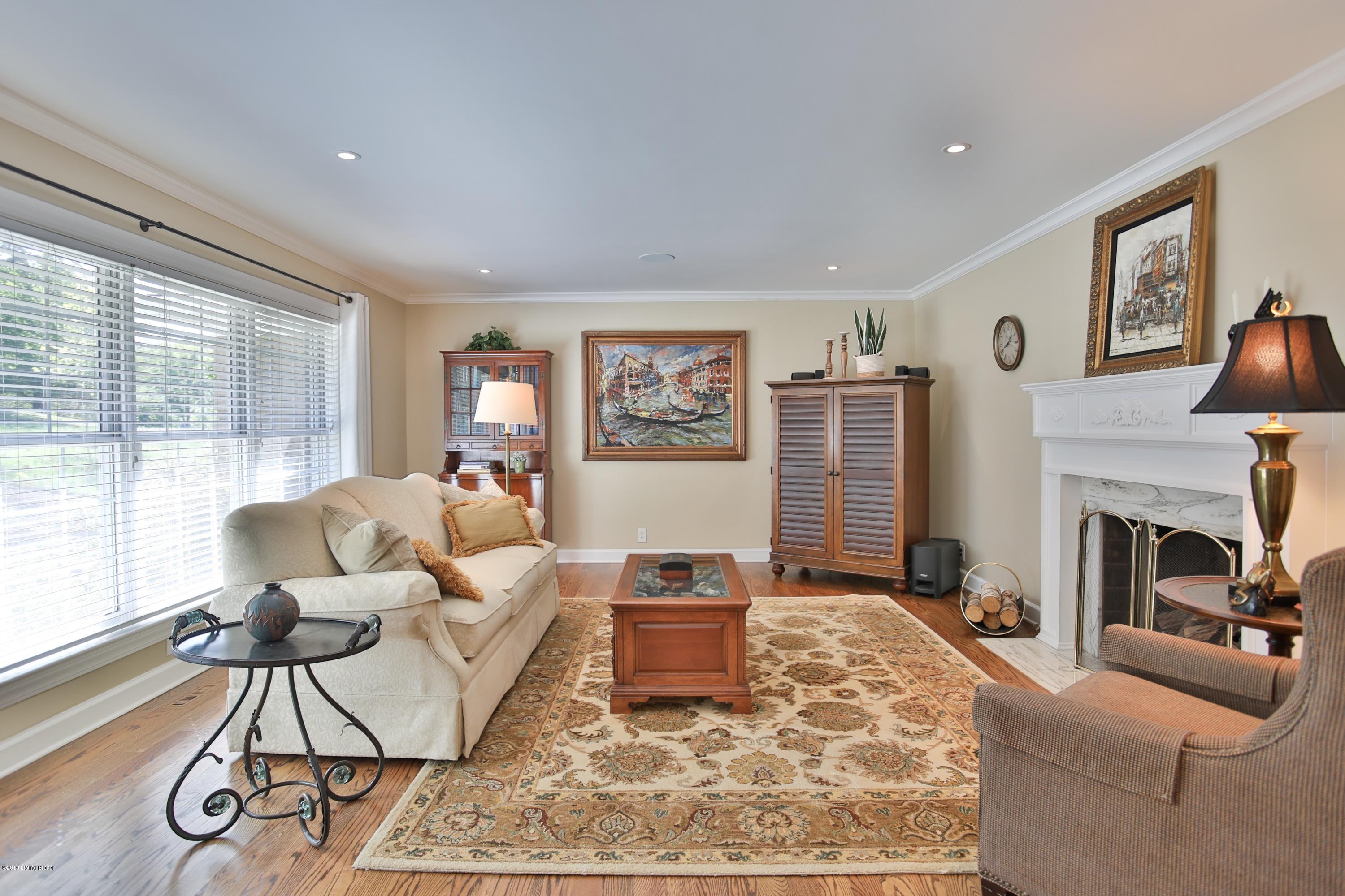 511 Ridgewood Road Louisville, KY 40207 - Photo 6 of 38 Living room