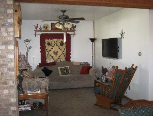 4709 School Road Temperance, MI 48182 - Photo 6 of 13 Living room