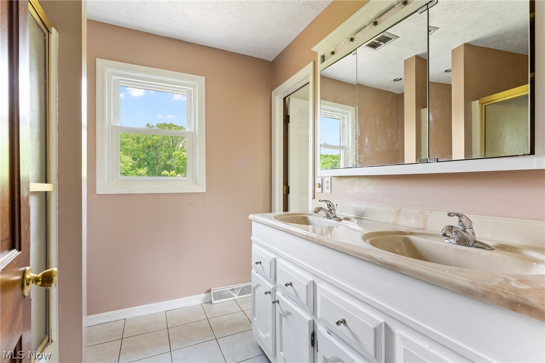 3115 Pothour Wheeler Road Hubbard, OH 44425 - Photo 17 of 28 Gallery Image 17