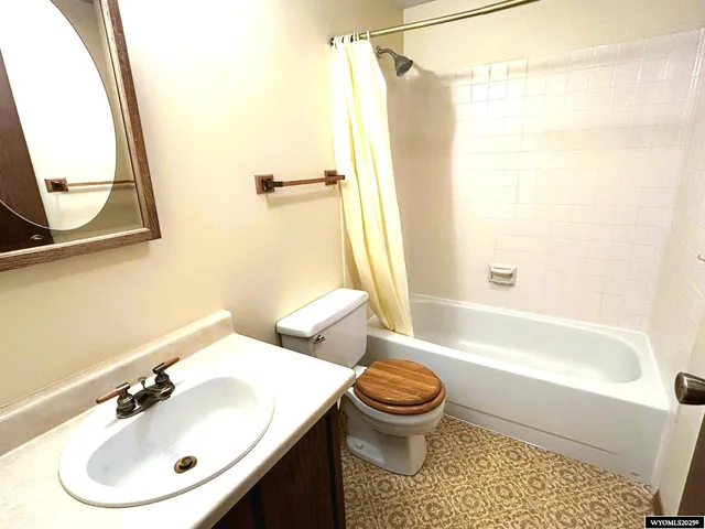 $280,000 | 1126 7th W Avenue, Kemmerer, WY 83101