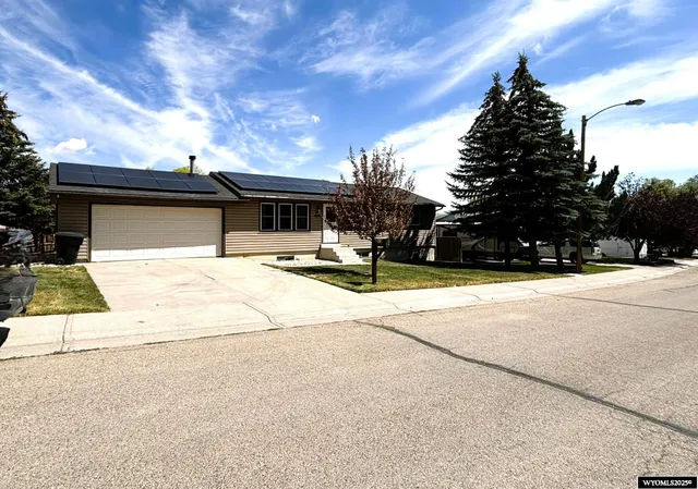 $280,000 | 1126 7th W Avenue, Kemmerer, WY 83101