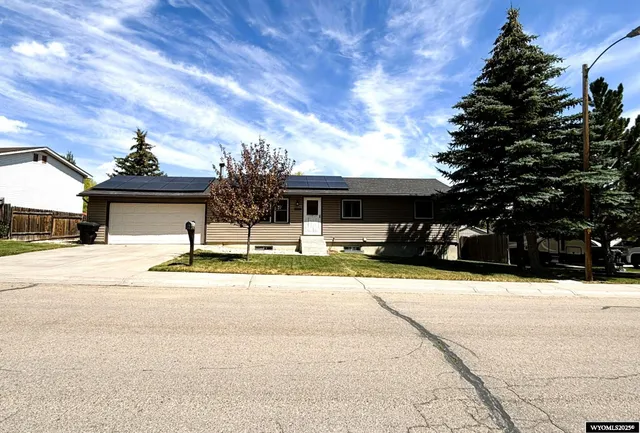 $275,000 | 1126 7th W Avenue, Kemmerer, WY 83101