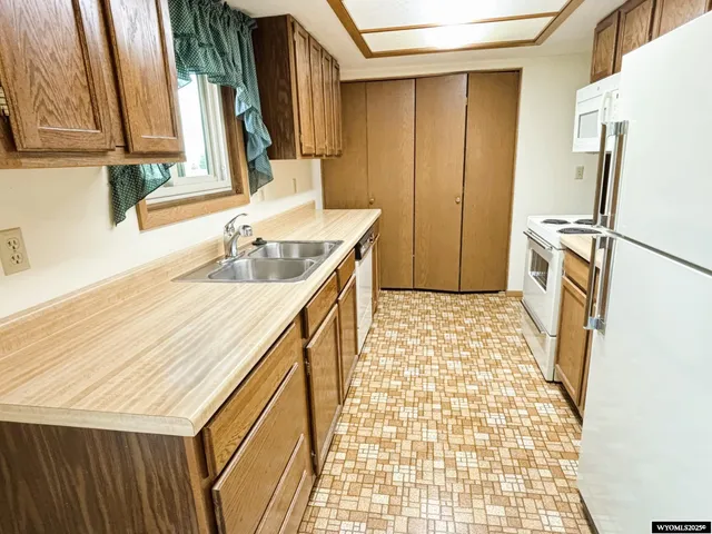 $280,000 | 1126 7th W Avenue, Kemmerer, WY 83101