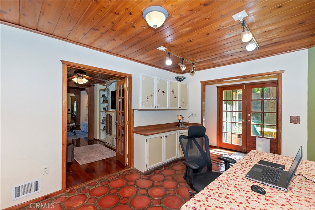 23280 Brookside Road Crestline, CA 92325 - Photo 11 of 39 Gallery Image 11