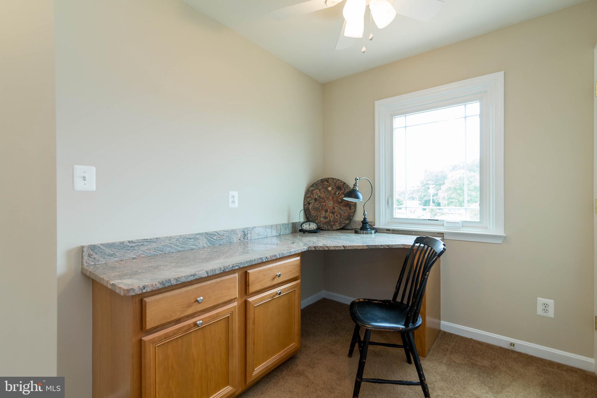 17608 Overlook Road Dumfries, VA 22026 - Photo 29 of 52 Loft business center