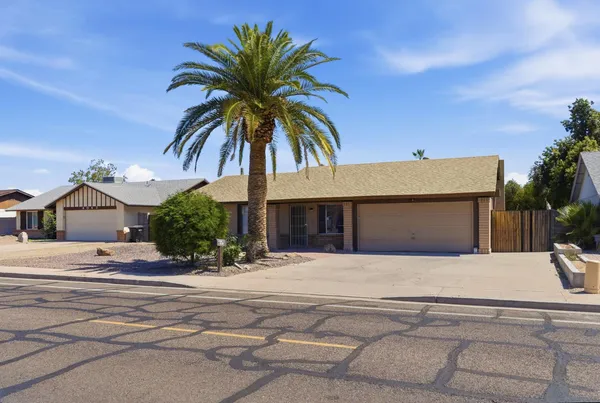 $2,200 | 4047 West Sweetwater Avenue, Phoenix, AZ 85029