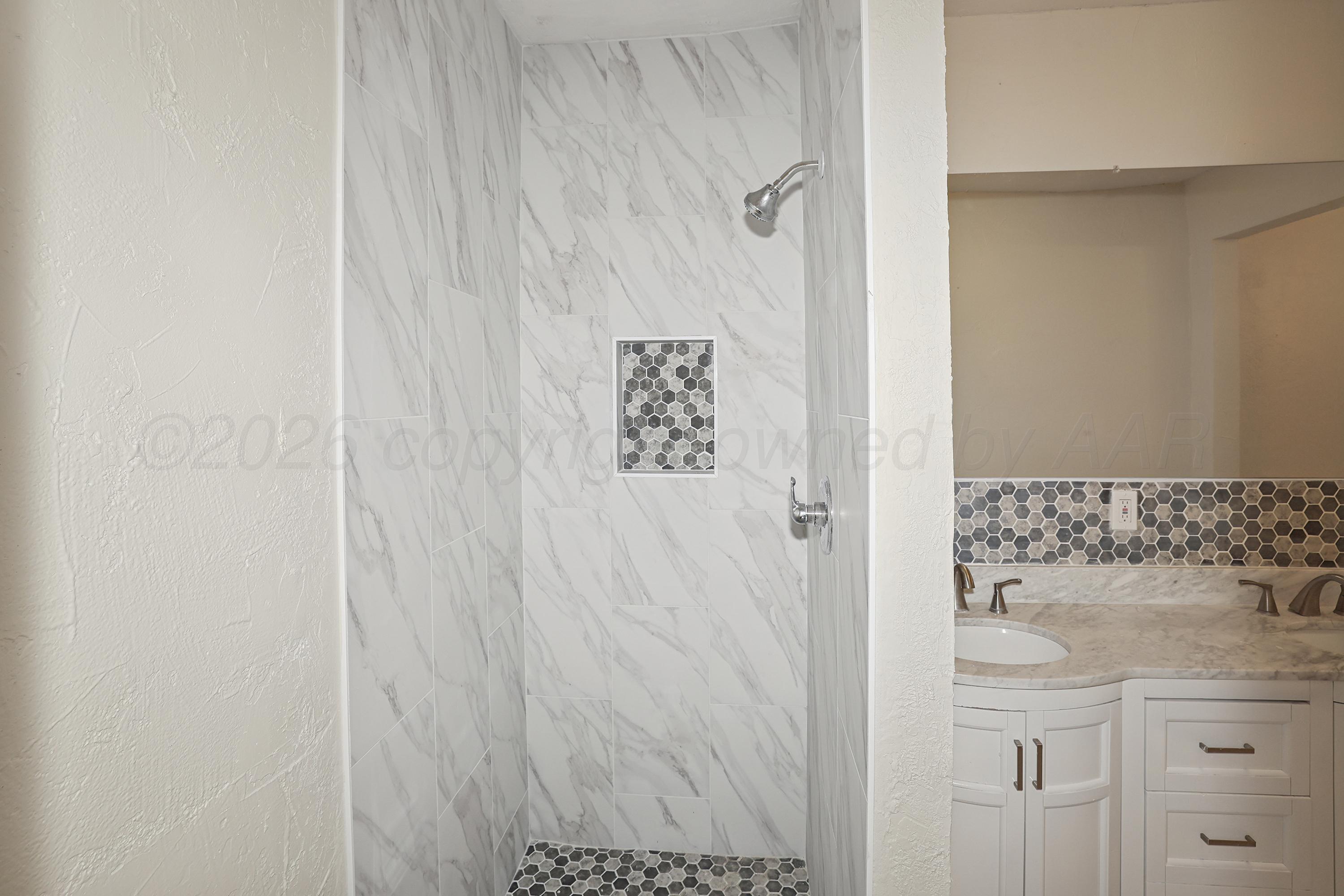 1203 Sycamore Avenue Amarillo, TX 79107 - Photo 11 of 21 16-Primary Bath Shower