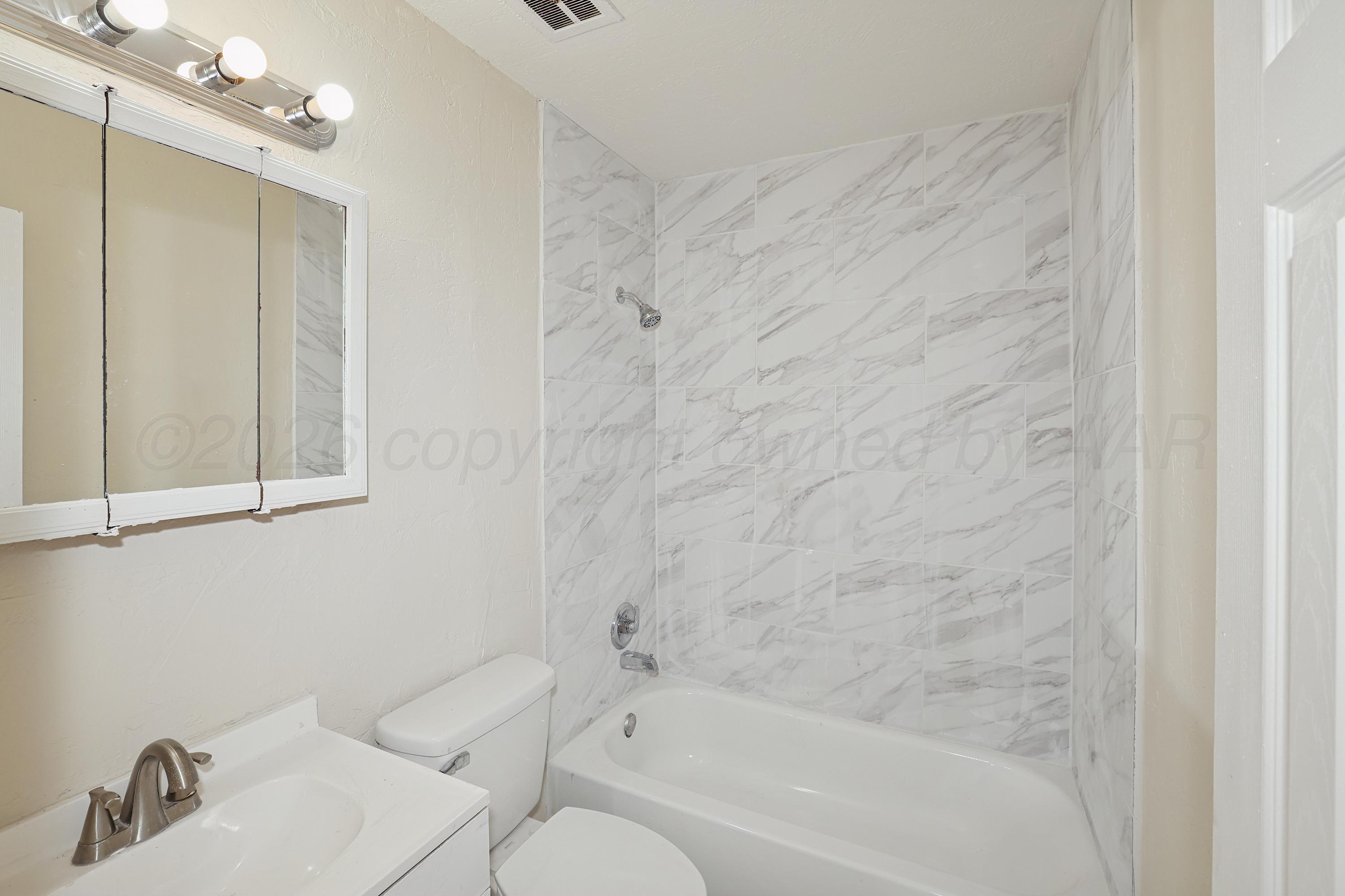 1203 Sycamore Avenue Amarillo, TX 79107 - Photo 16 of 21 21-Bathroom